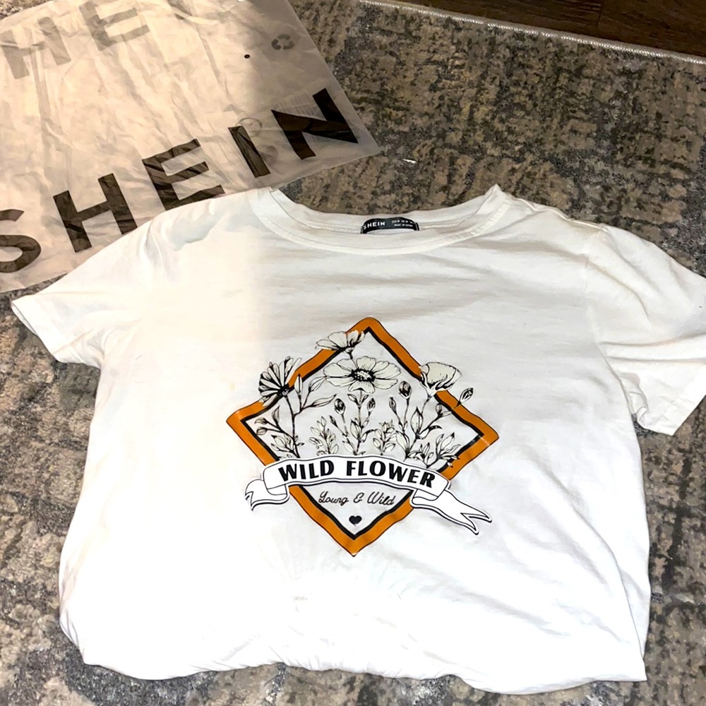 SHEIN LETTER & FLORAL GRAPHIC TEE